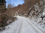 11 Qui si lascia la strada e si imbocca il sent. 151 vero e proprio